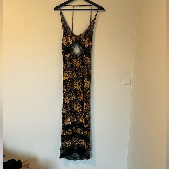 Urban outfitters Lexi Lace Floral Midi Dress - Picture 2 of 7